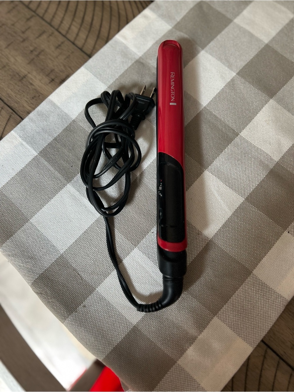 Remington T|Studio Silk Ceramic 1 inch Flat Iron.